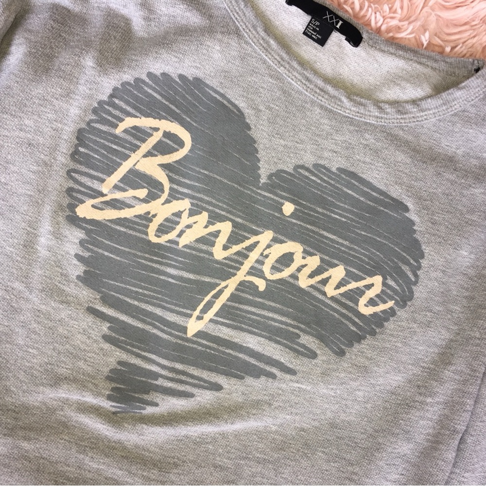 Forever 21 Bonjour Heart Graphic Gray Mid-Sleeve Crop Top, Size S - Picture 4 of 4